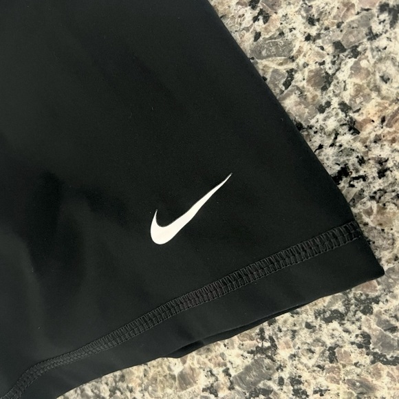 Nike Pro 365 Black Bike Shorts with Compression Fit - Picture 3 of 6